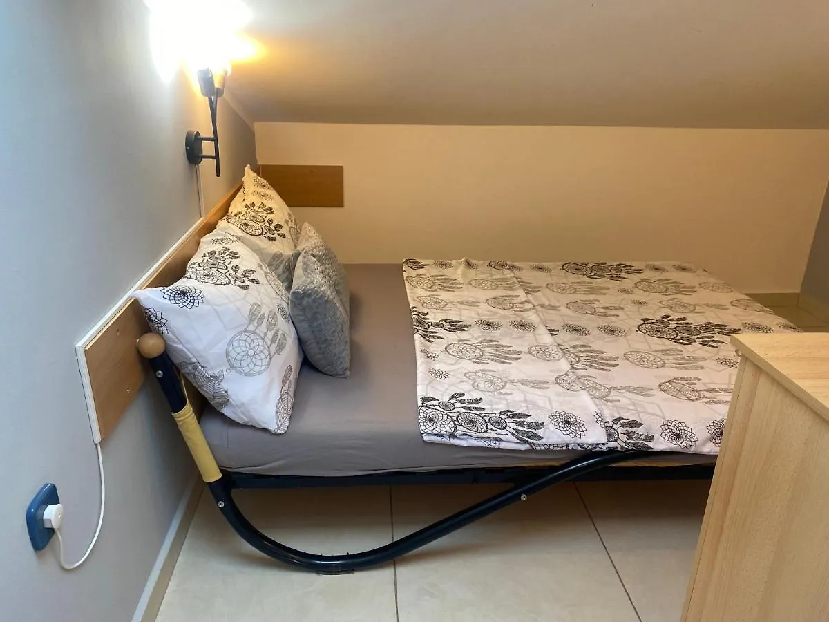 Apartments Mare Pula 0*,