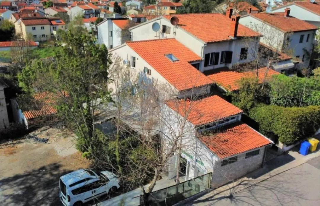 Apartments Mare Pula 0*,