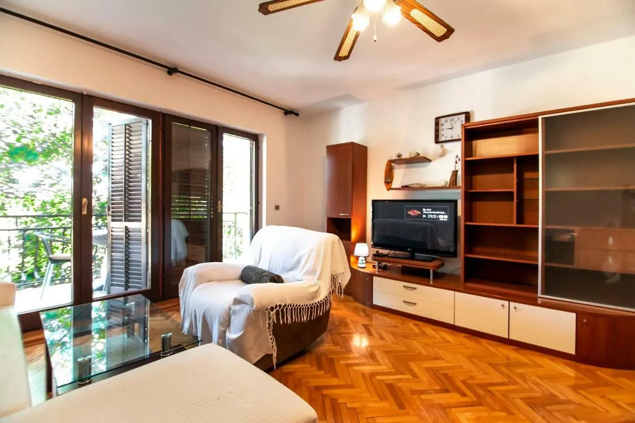 Apartments Mare Pula 0*,