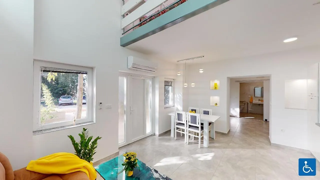 Apartments Mare Pula 0*,