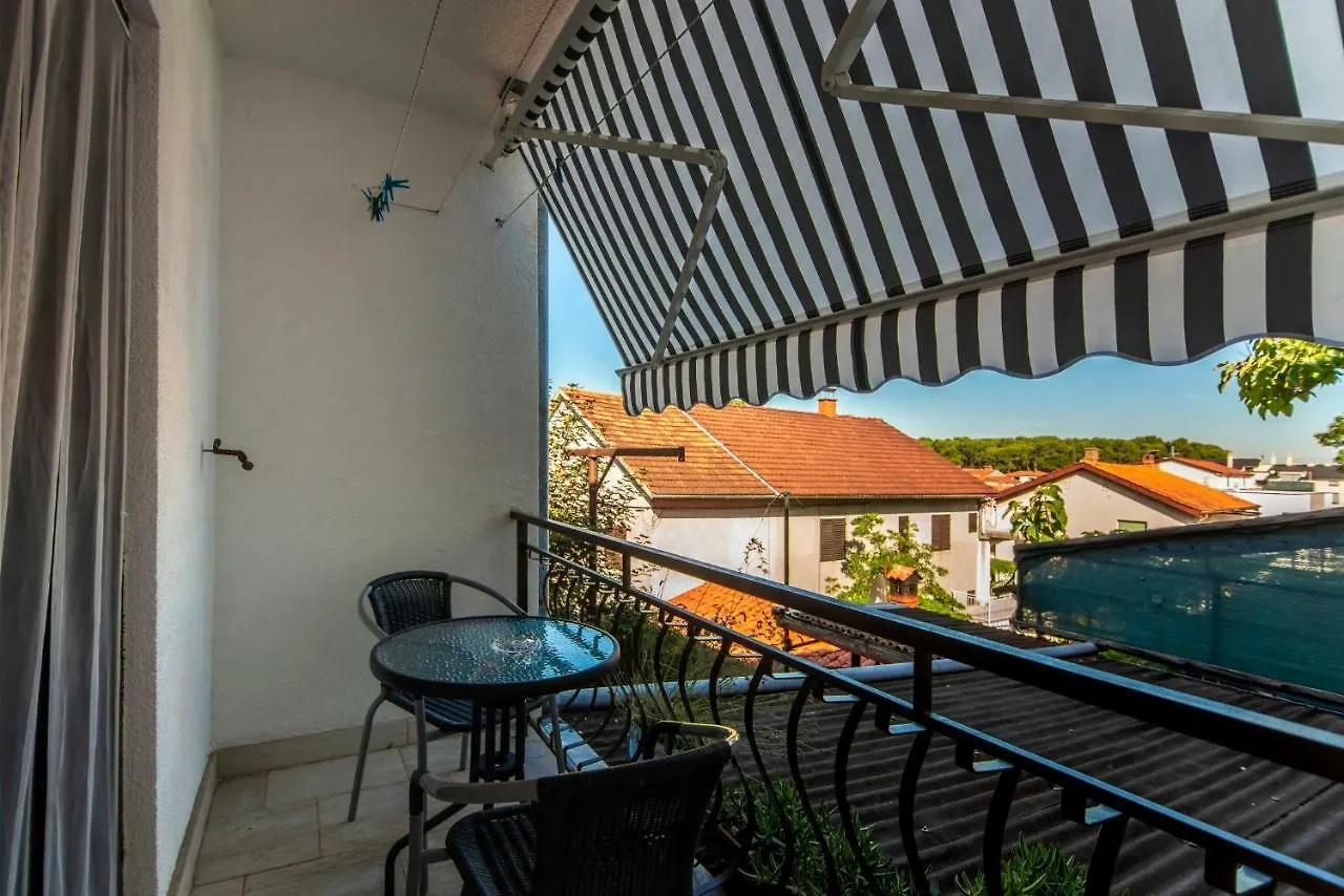 Apartments Mare Pola 0*,  Croazia